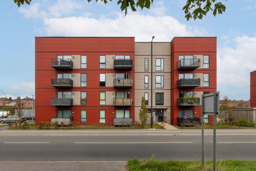 Property photo 2 of 18 17 Snapdragon, Hazel Road, Bs4-18.Jpg