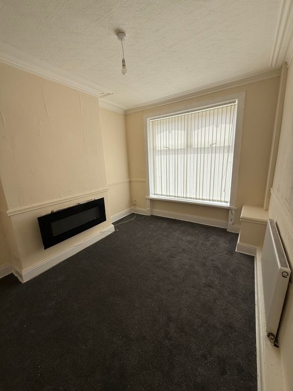 Property photo 3 of 8 Lounge
