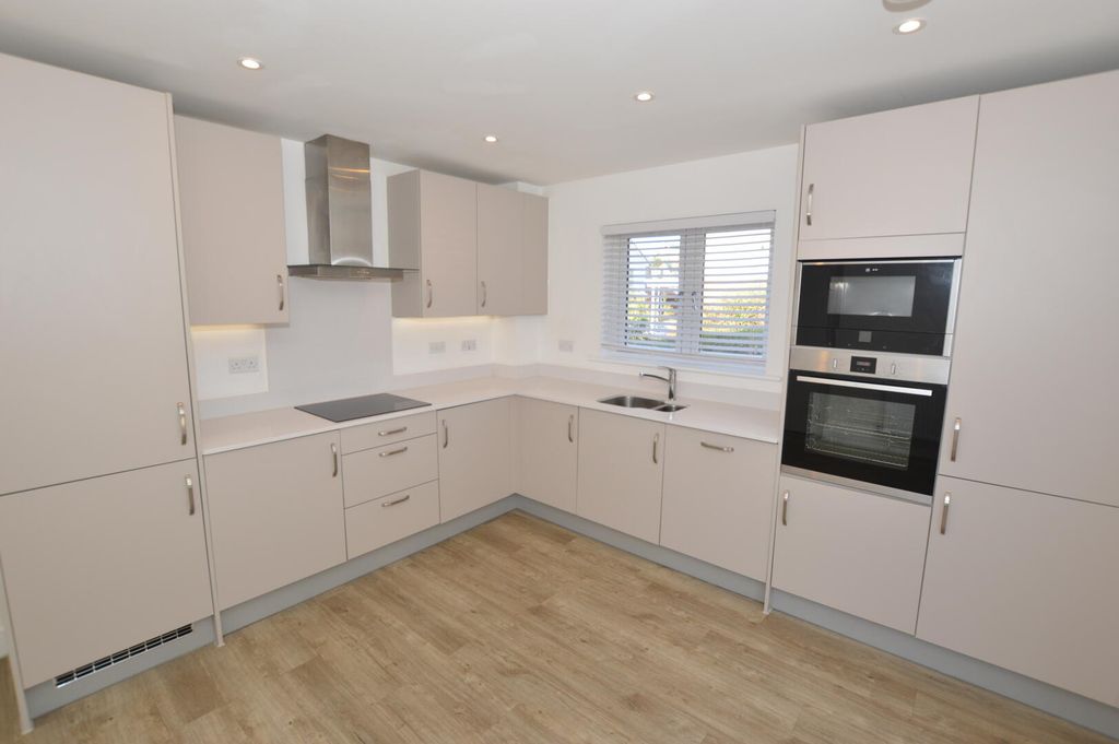 Property photo 3 of 12 Kitchen