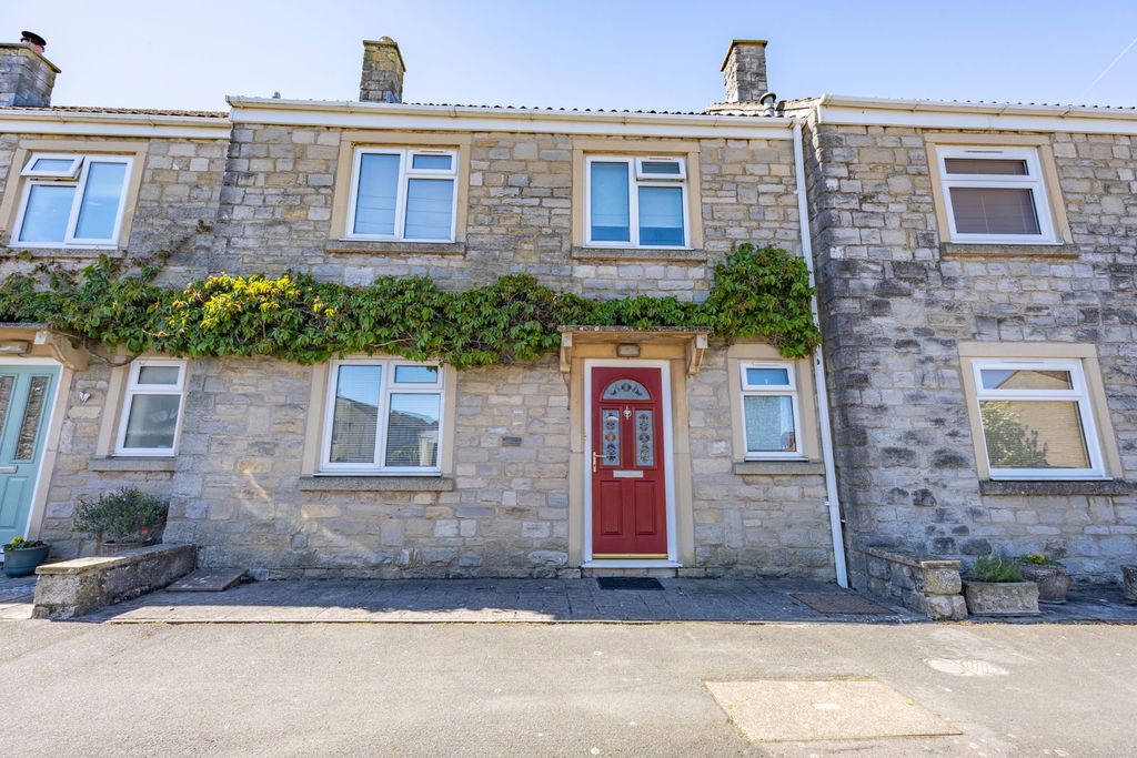 Property photo 1 of 34