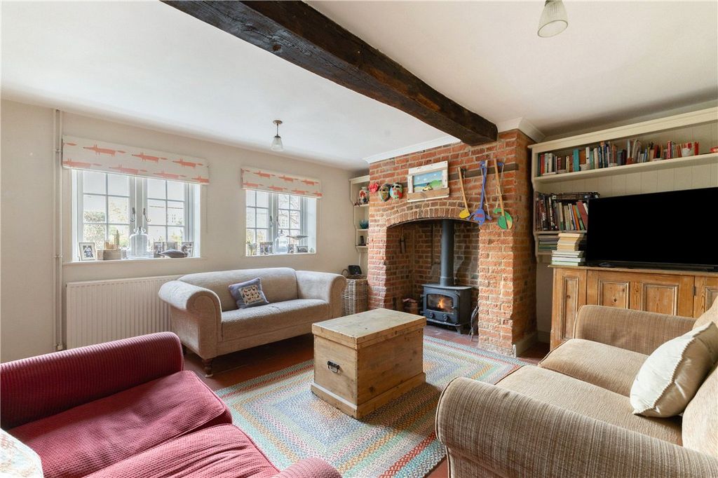 Property photo 3 of 27 Snug
