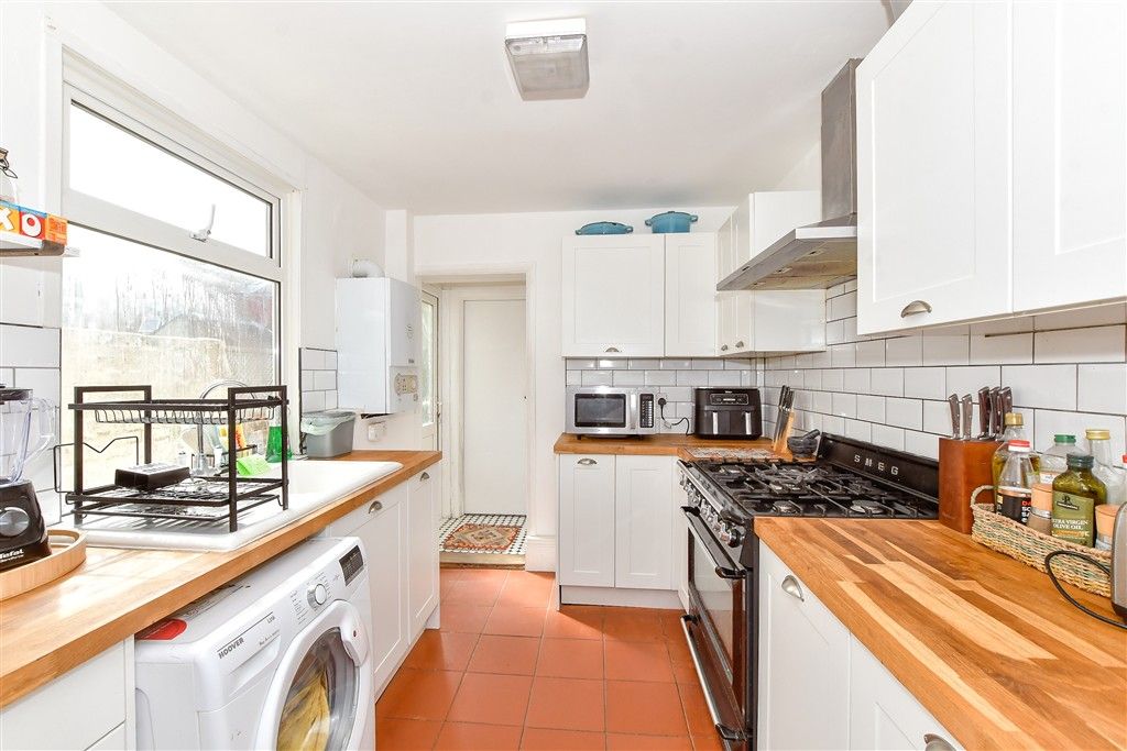 Property photo 2 of 11 Kitchen