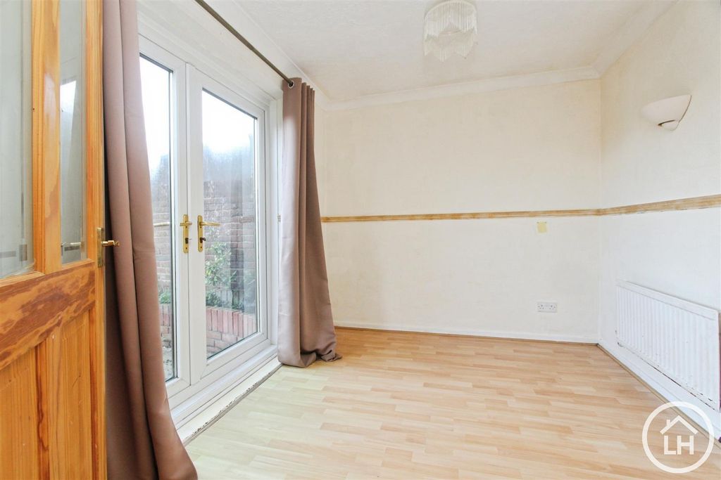 Property photo 3 of 11 Dining Room