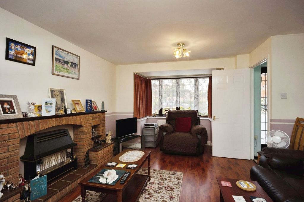 Property photo 2 of 20