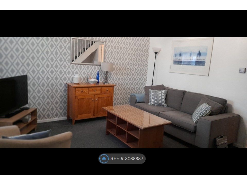 Property photo 3 of 22 Spacious Lounge