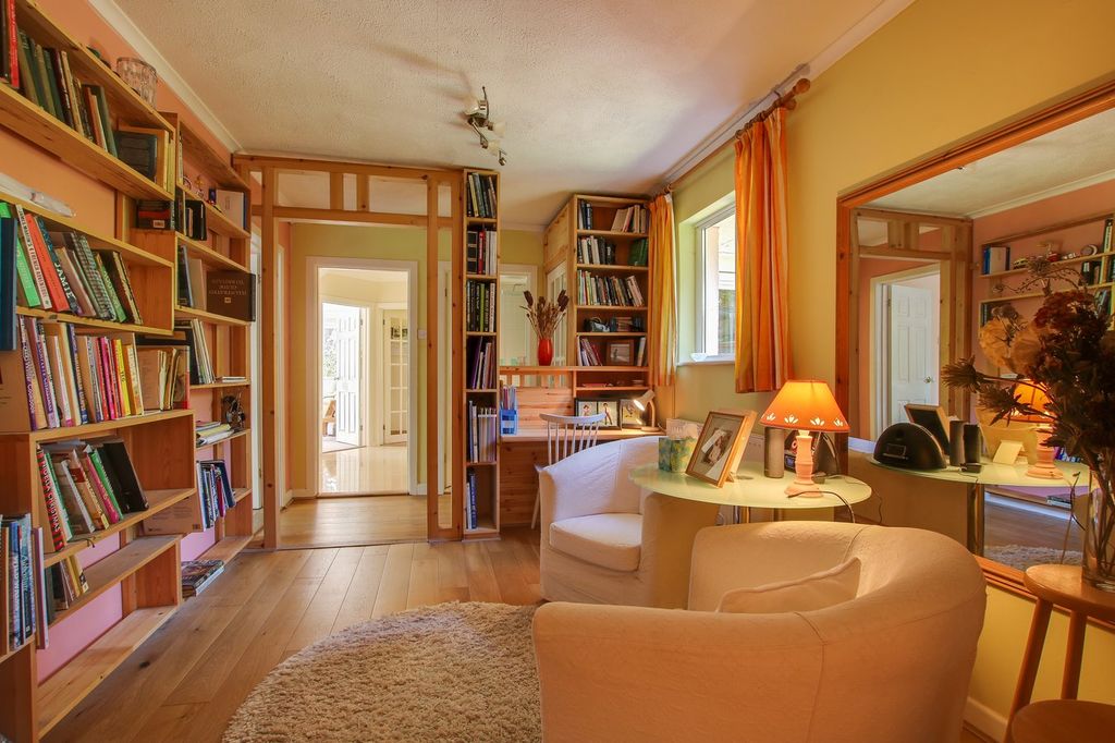 Property photo 3 of 12