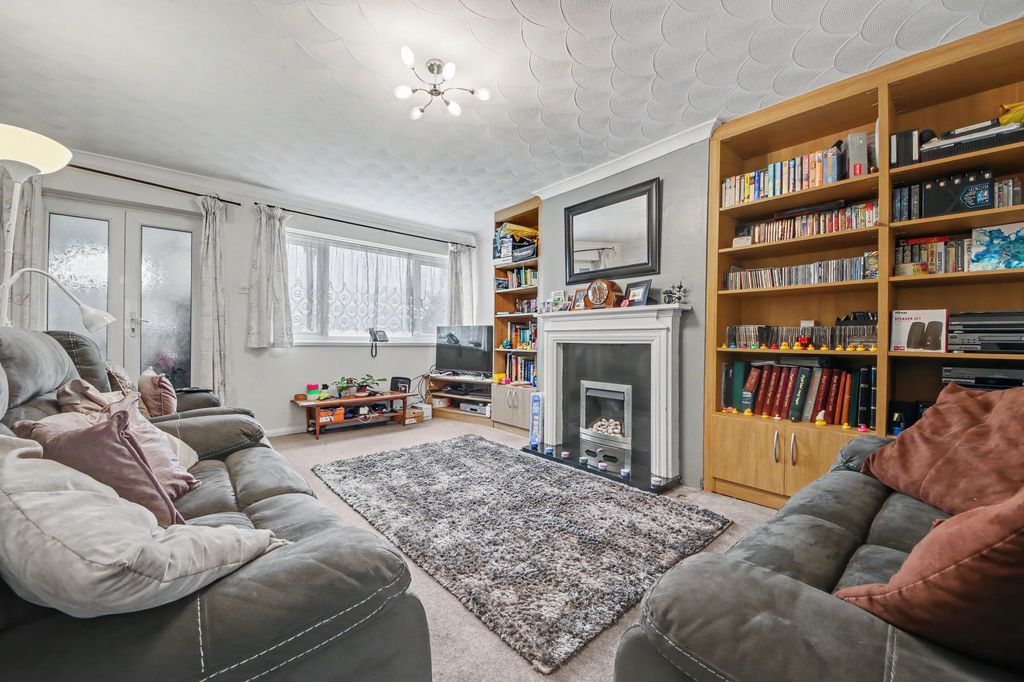 Property photo 2 of 12
