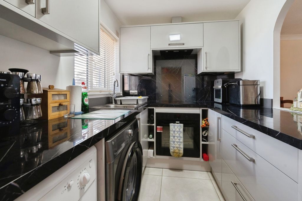 Property photo 3 of 11 Picture