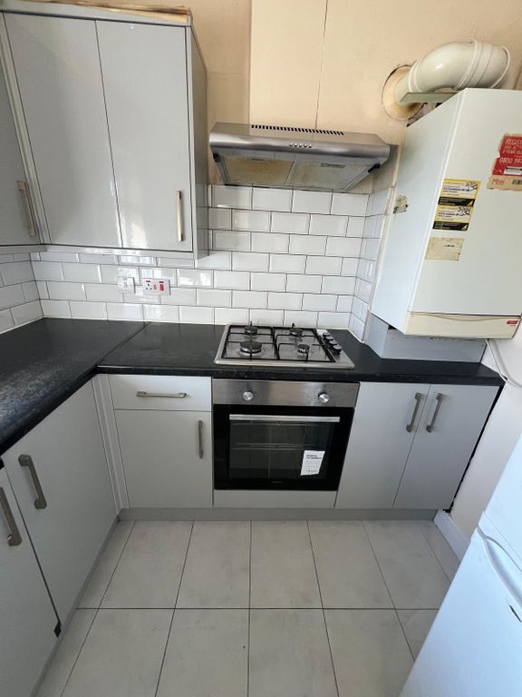 Property photo 2 of 6 Kitchen