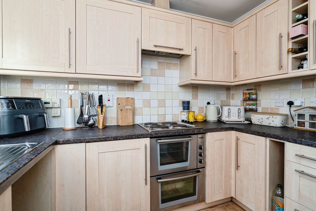 Property photo 3 of 18