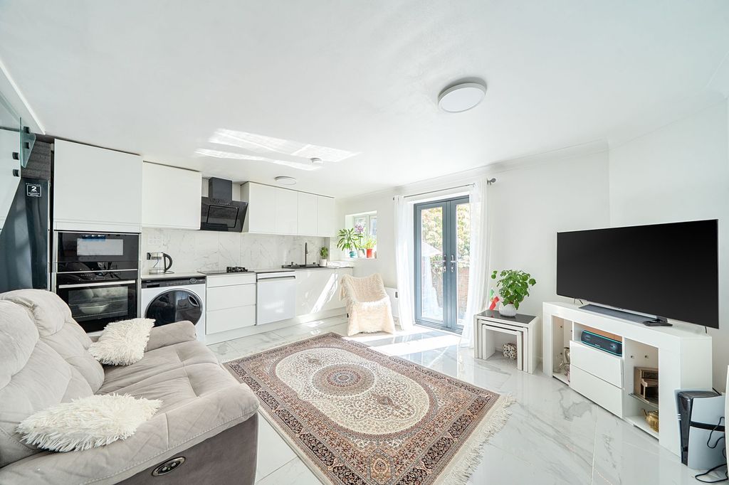 Property photo 2 of 24