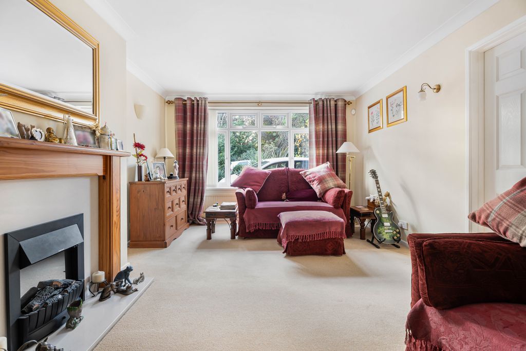 Property photo 3 of 25 Living Room