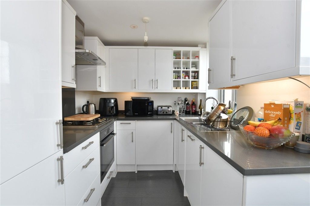 Property photo 3 of 9 Kitchen