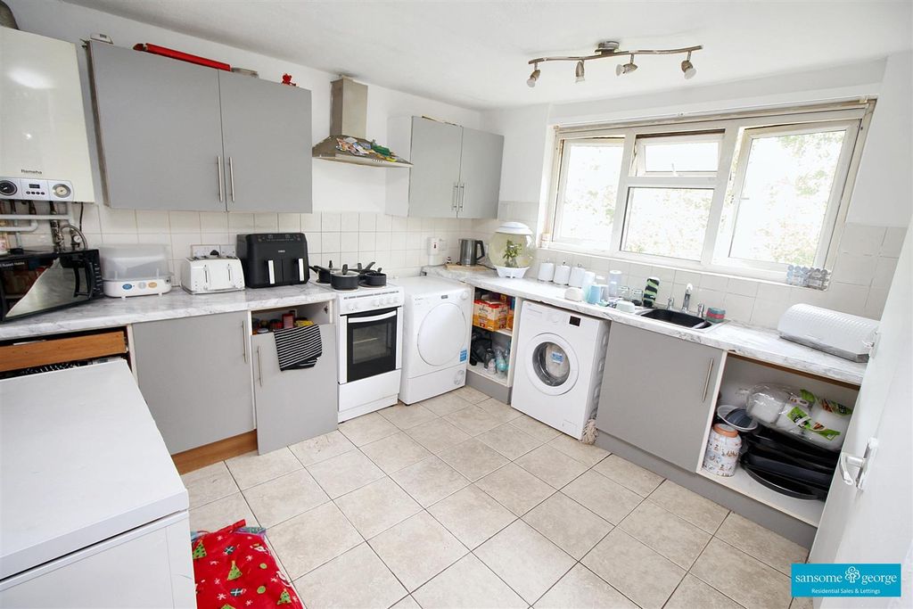 Property photo 3 of 12 Kitchen/Breakfast Room