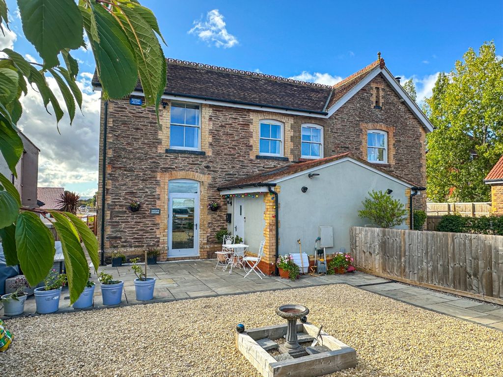 Property photo 1 of 32 4393450
