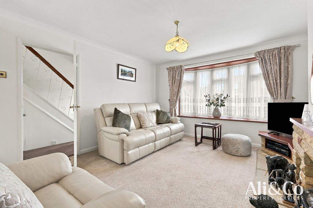 Property photo 3 of 34