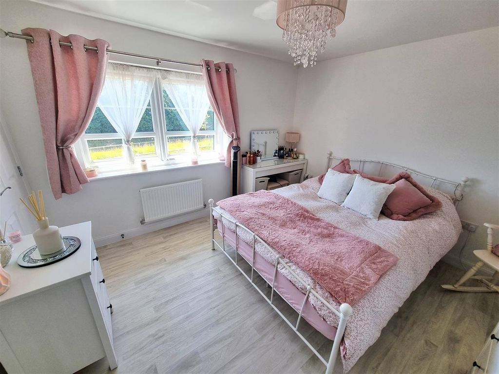 Property photo 3 of 15 Bed 1.Jpg