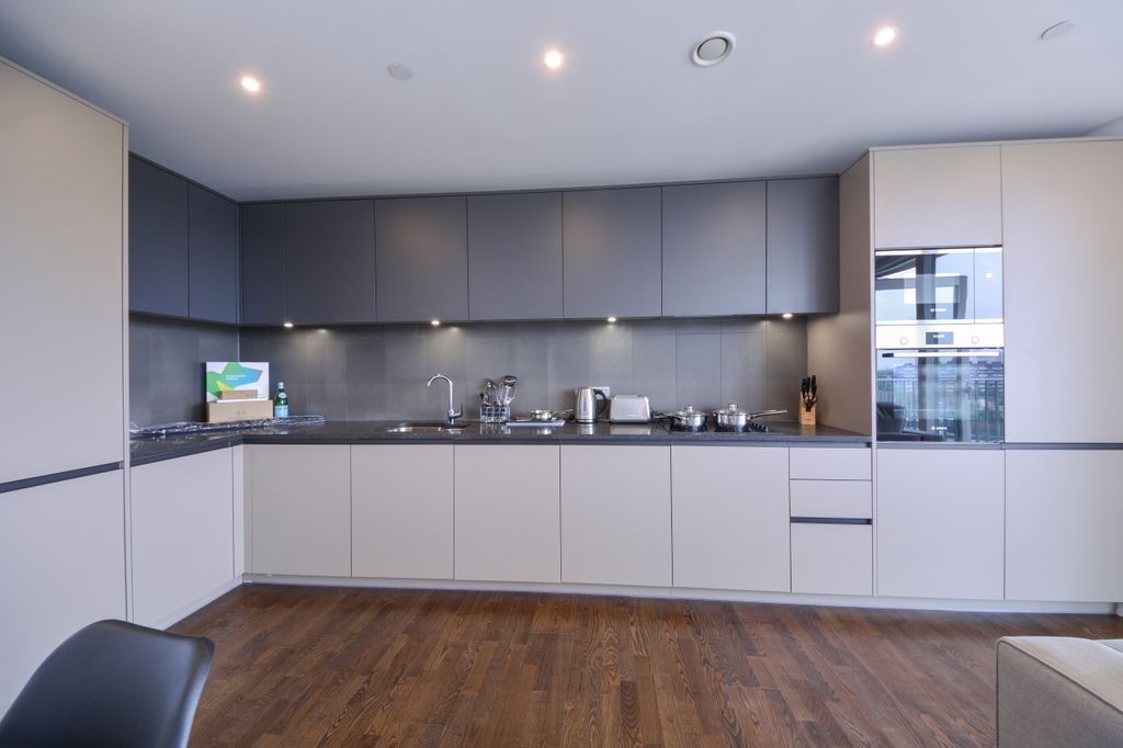 Property photo 3 of 6 Kitchen