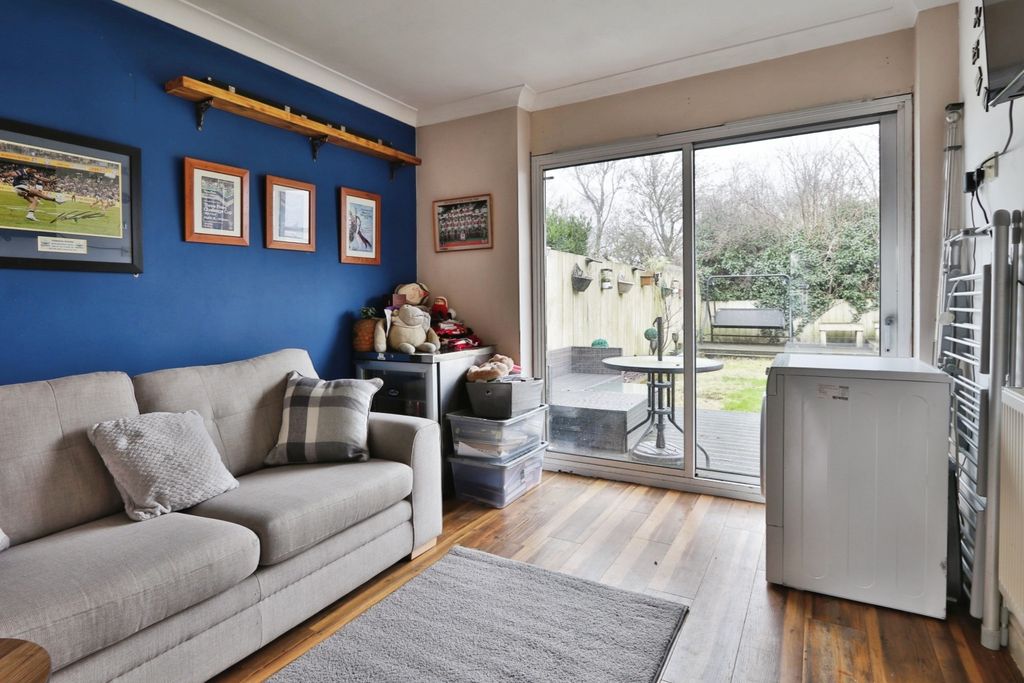 Property photo 3 of 13 3832528