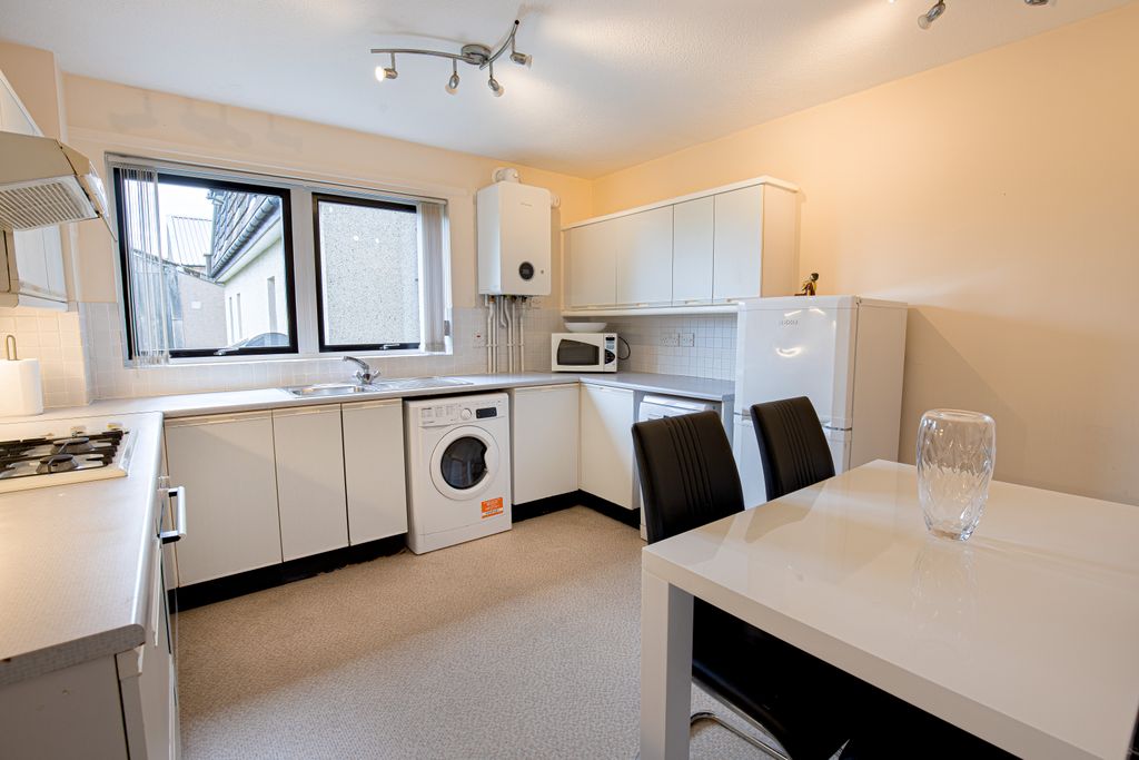 Property photo 3 of 13 Kitchenangle1