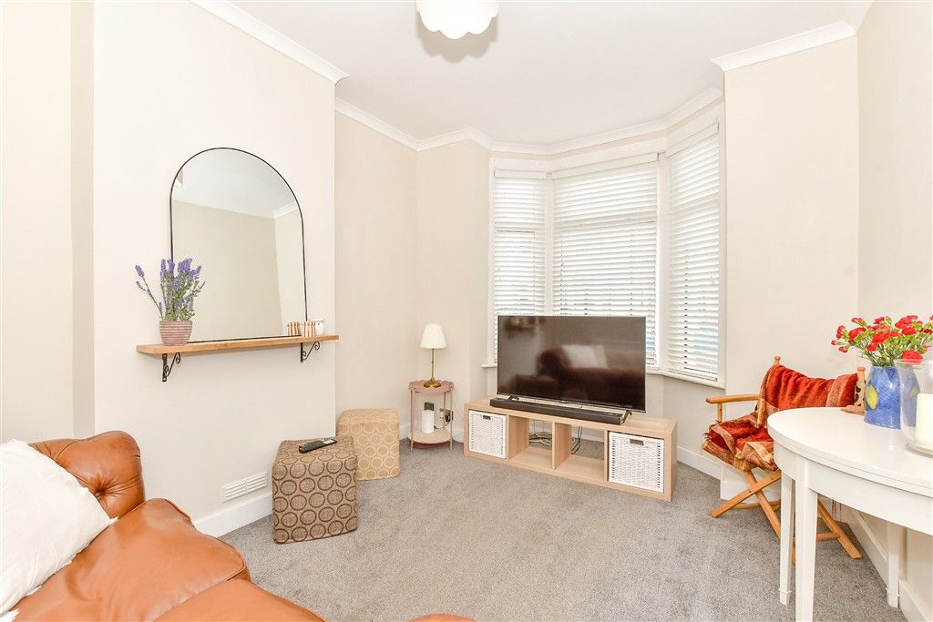 Property photo 1 of 12 Lounge