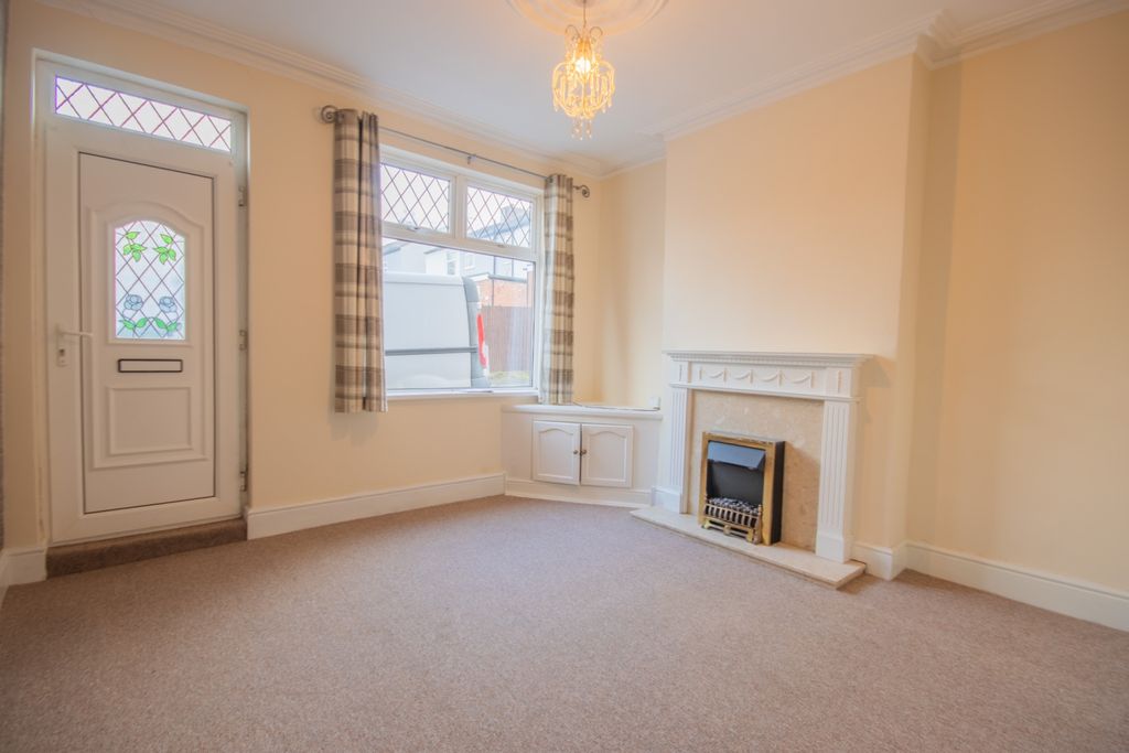 Property photo 2 of 11 Lounge1