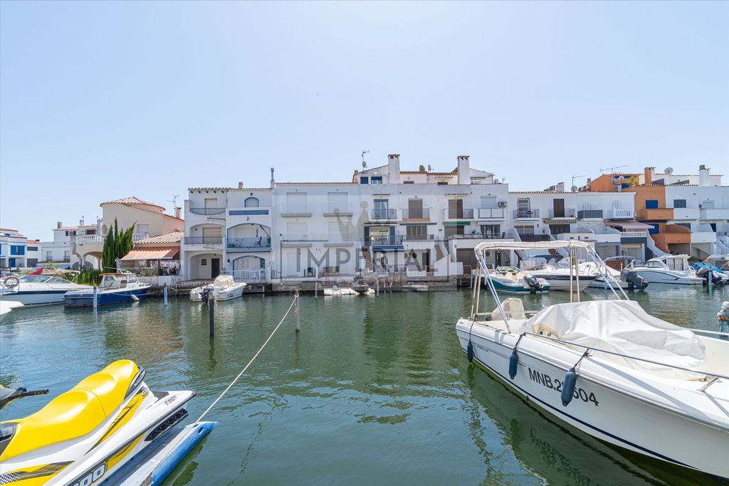 Property photo 1 of 21 Centrally Located Apartment With Mooring, 3 Bedrooms And Parking!