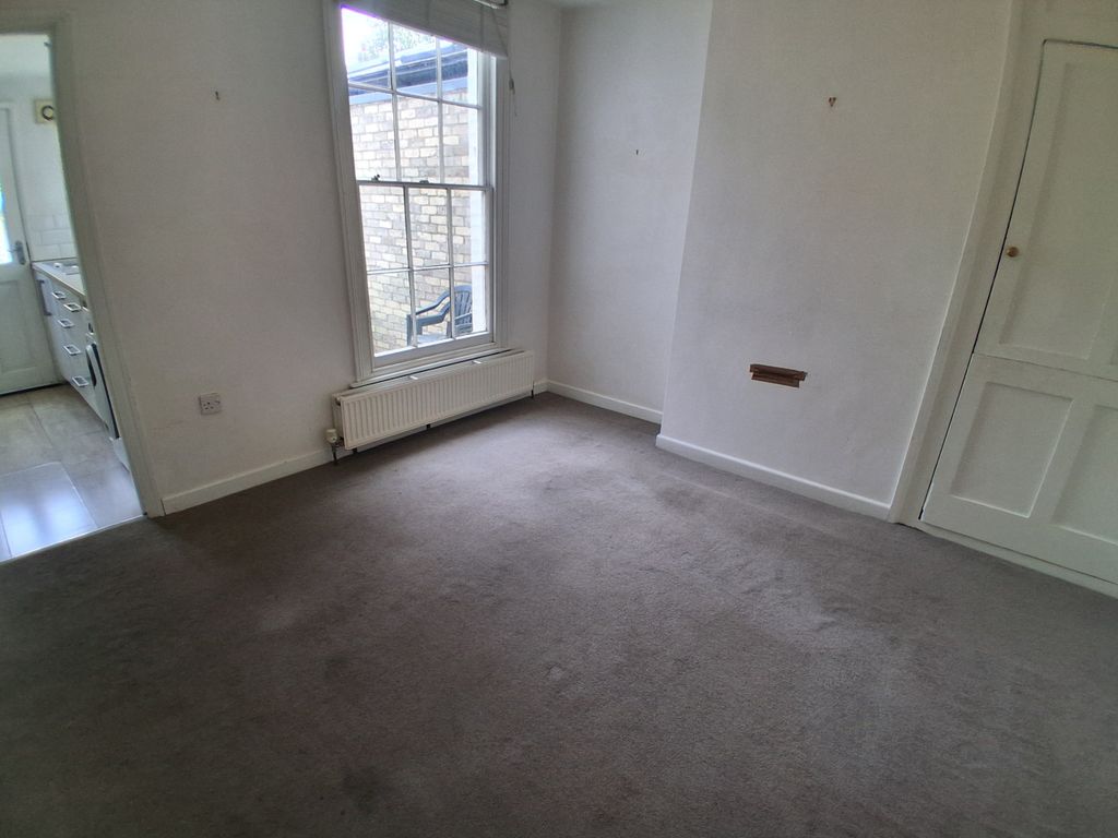 Property photo 2 of 8 1000080027