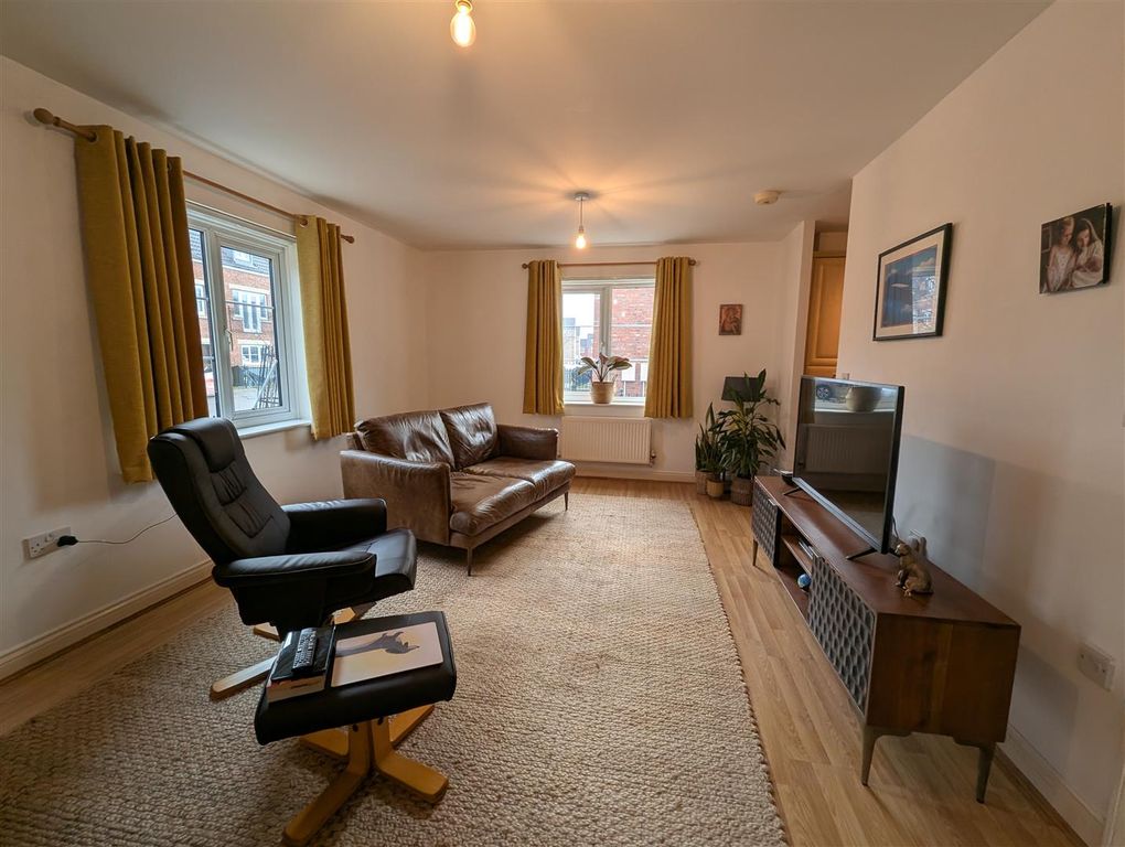 Property photo 2 of 8 Lounge