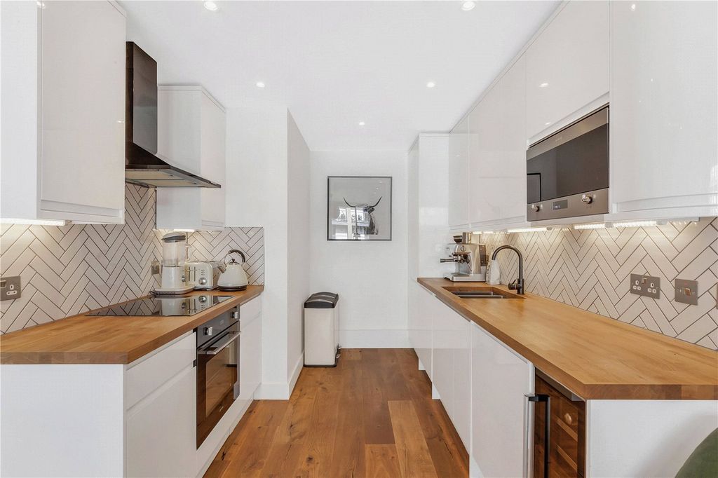 Property photo 2 of 12 Kitchen