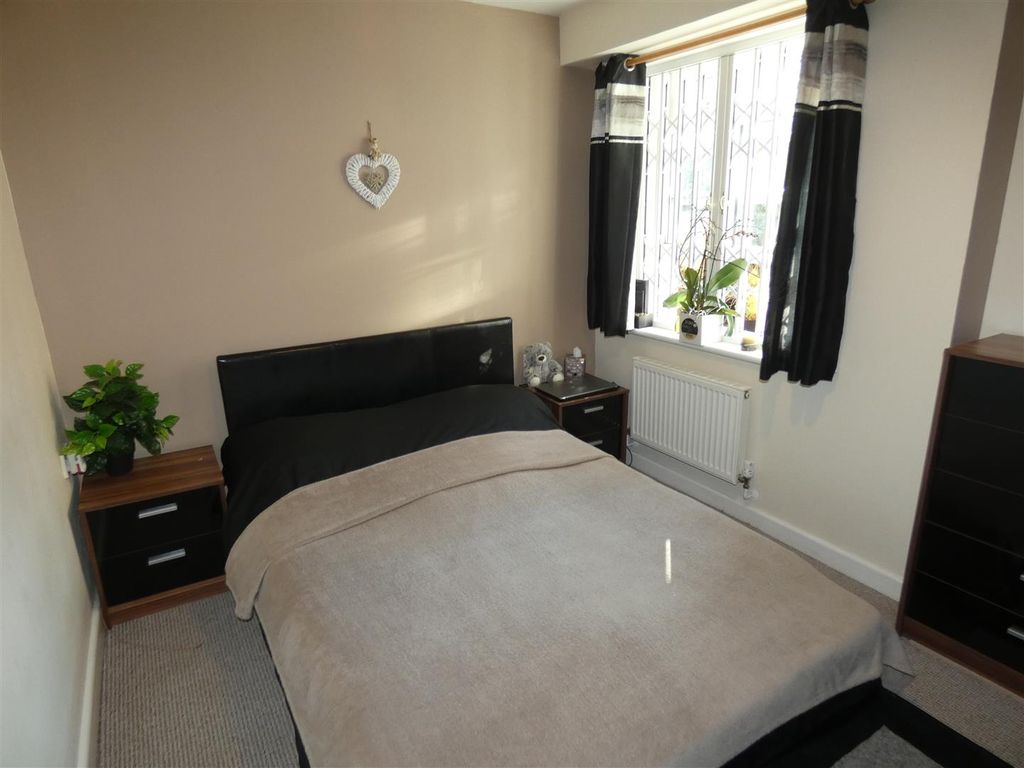 Property photo 3 of 5 Bedroom Flat 8.Jpg