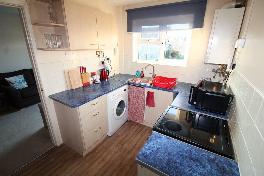 Property photo 3 of 8 Kitchen