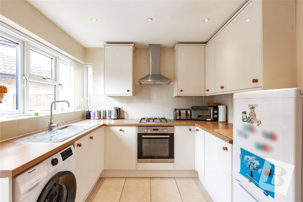 Property photo 2 of 18 Kitchen