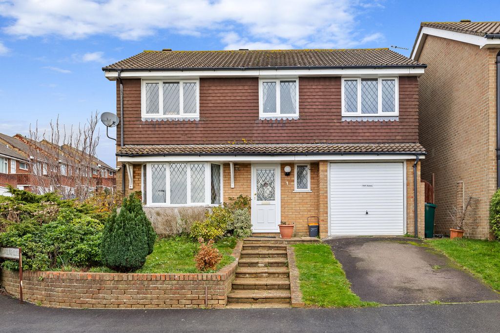 Property photo 1 of 18 Front (Exterior)