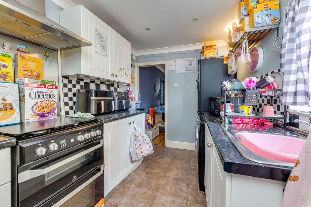 Property photo 3 of 24