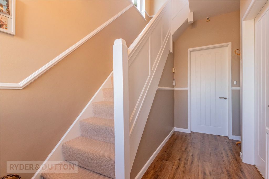 Property photo 3 of 24 Entrance Hall