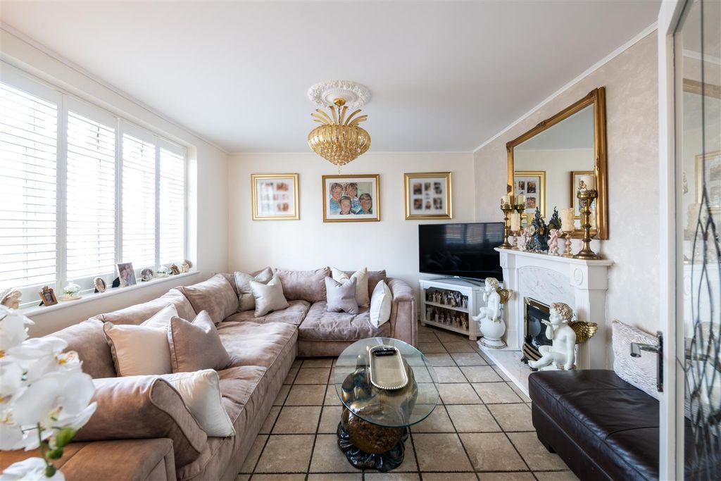 Property photo 3 of 19 37 Malmstone Avenue Internals-12.Jpg