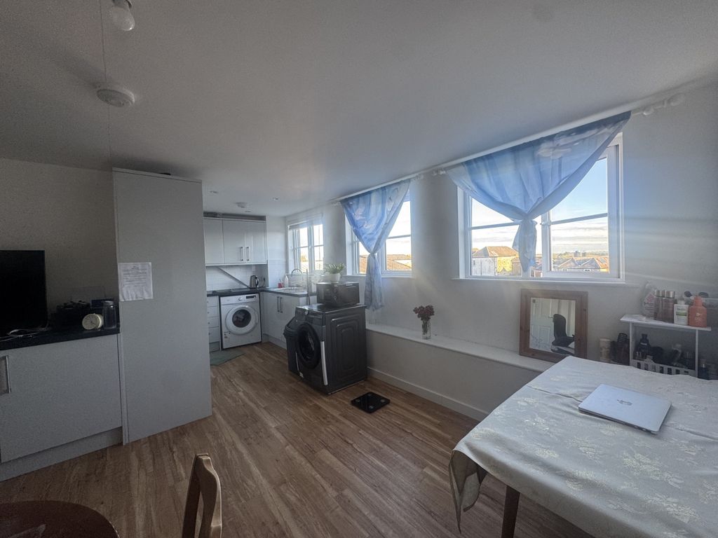 Property photo 3 of 12 Img_3910