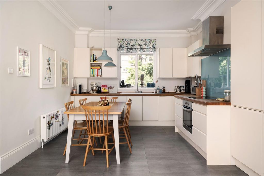 Property photo 2 of 10 Lilford Road 43F1 - (03 Of 19).Jpg