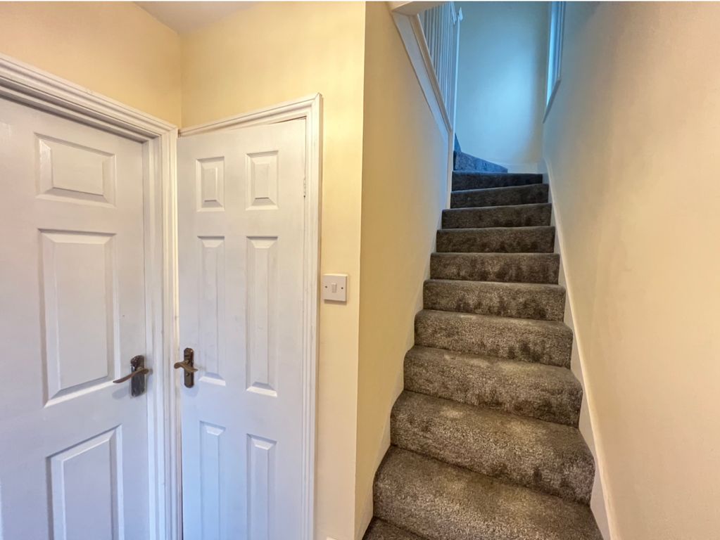 Property photo 3 of 14 Hallway