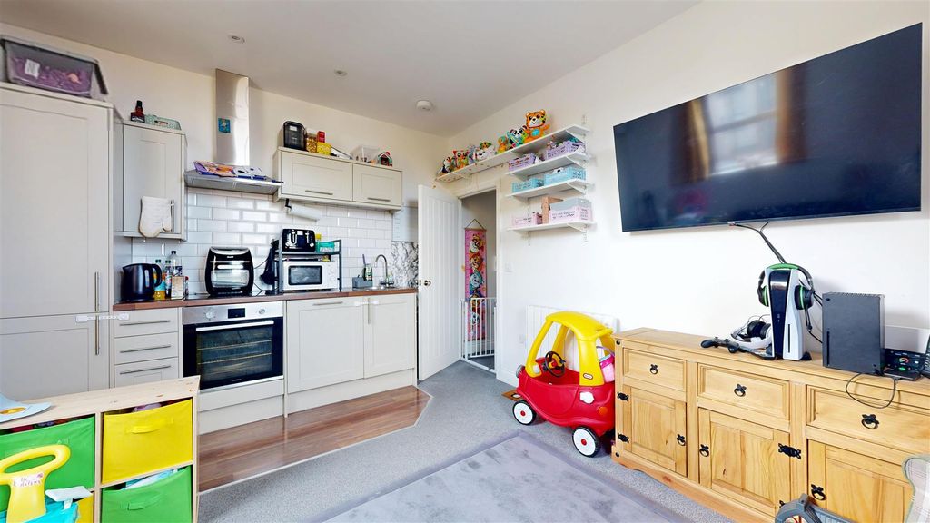 Property photo 3 of 11 8-Yew-Tree-House-08262025_114241.Jpg