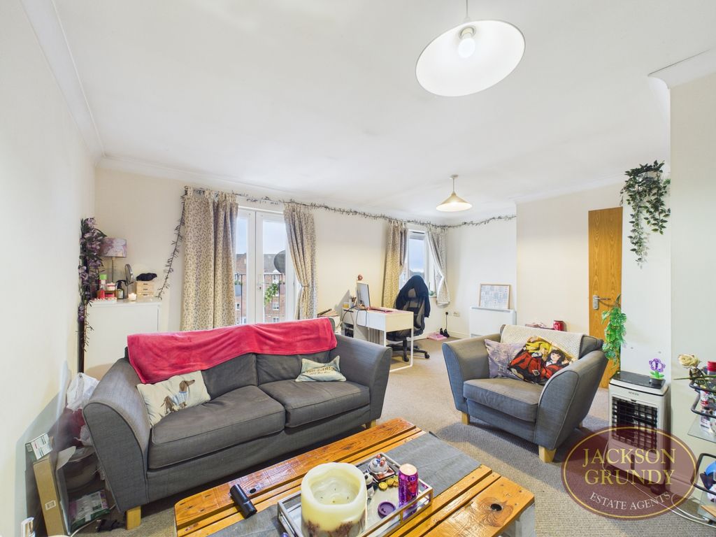 Property photo 2 of 9 Henry Bird Way