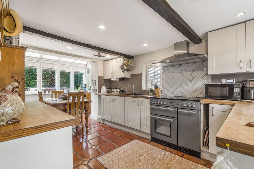 Property photo 2 of 23