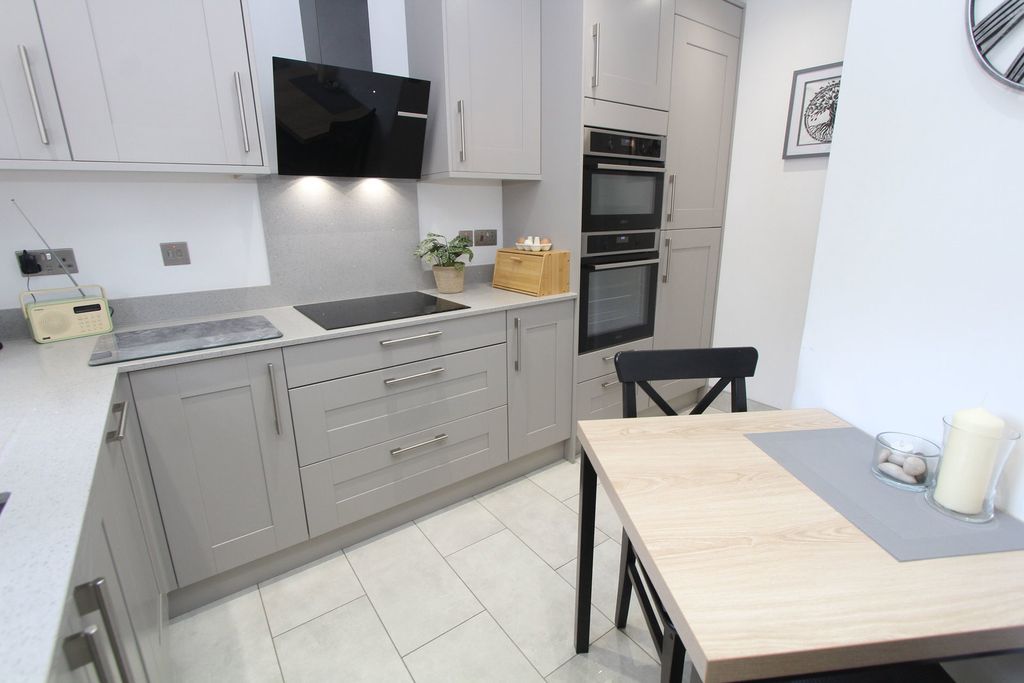 Property photo 3 of 28