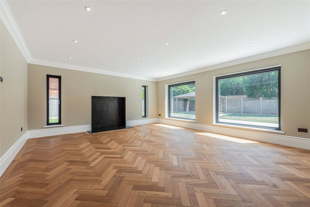5 bed detached house for saleKingsway, Bognor Regis, West Sussex PO21 photo 5