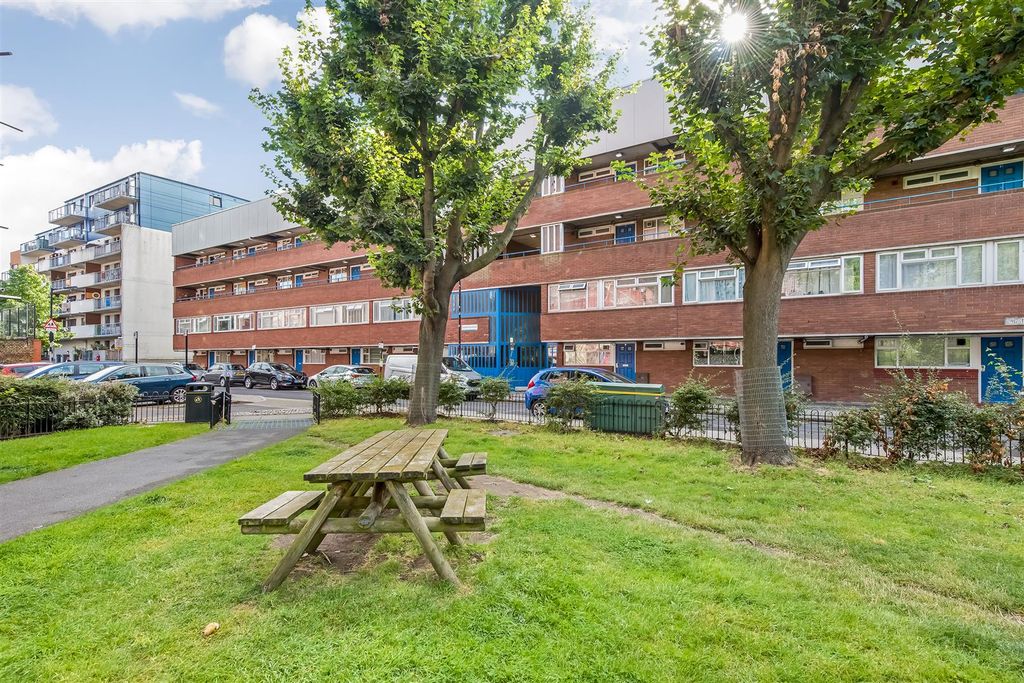 Property photo 1 of 13 09.09.2021_6-Thornton-House-Townsend-Street-Se17-1