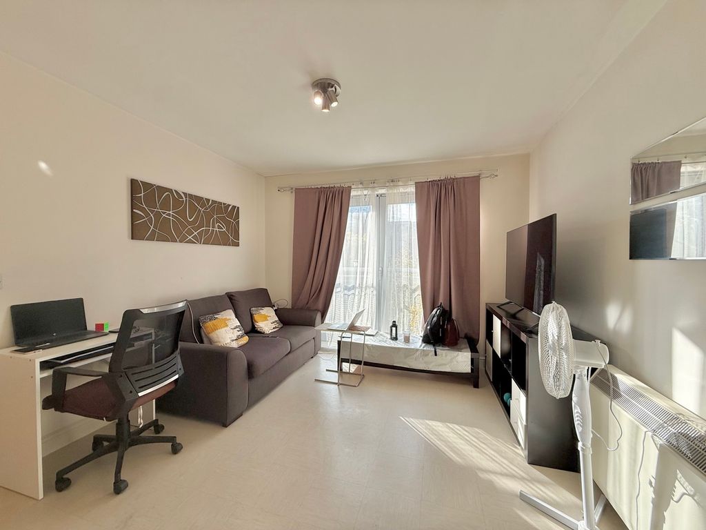 Property photo 3 of 7 Photograph