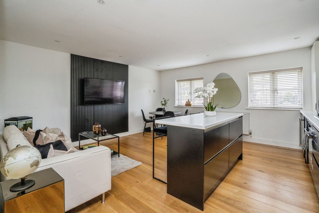 Property photo 3 of 17 Photo