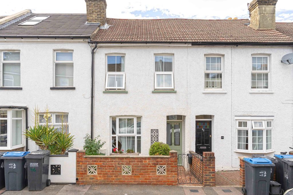 Property photo 1 of 19 External