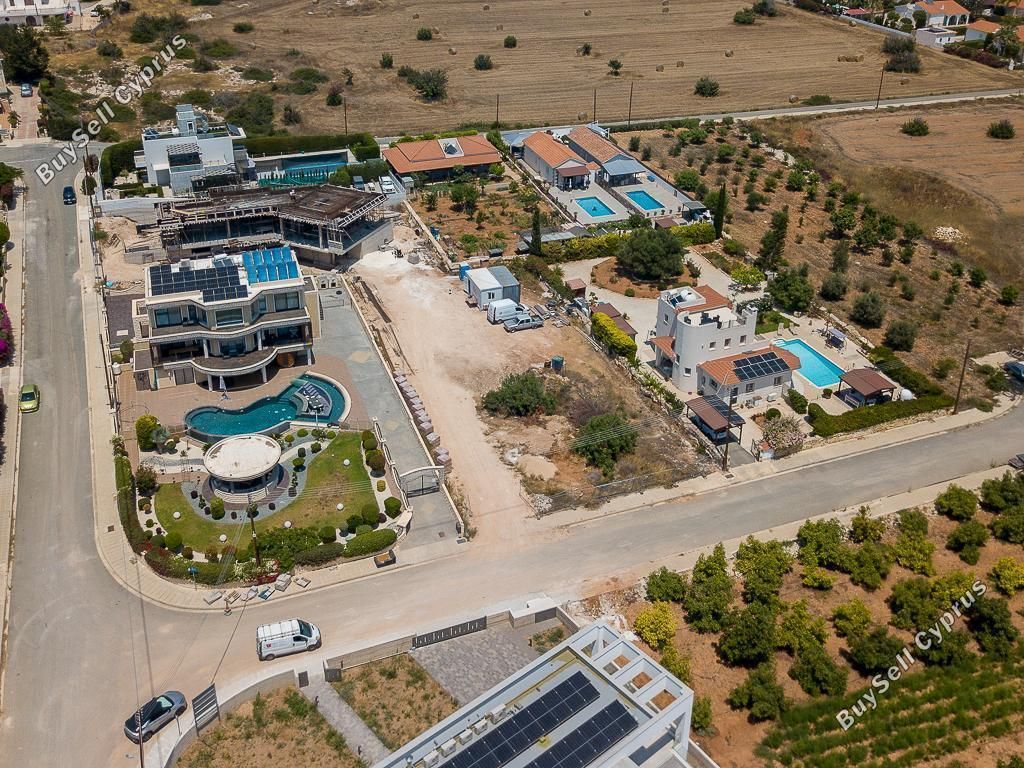 Property photo 2 of 11